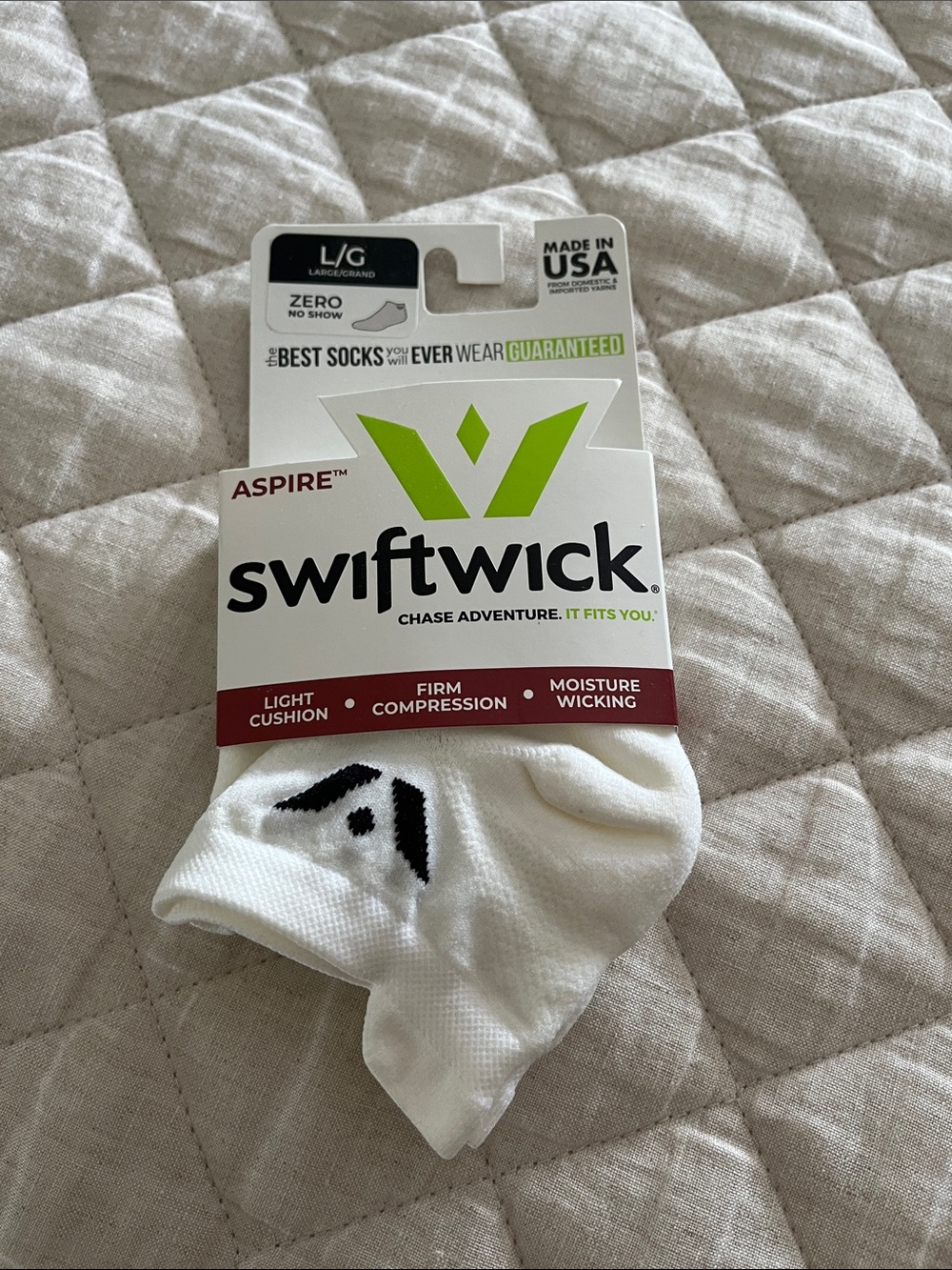 Swiftwick Aspire Men's White No-Show Socks - Lightweight Compression